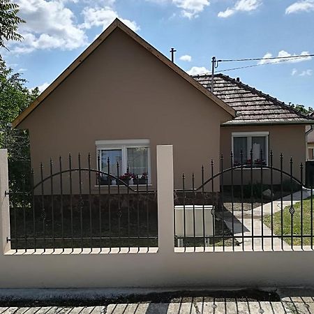 Vivien Apartman Fonyod Luaran gambar